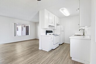 Building Photo - 274 Twin Oaks Ave