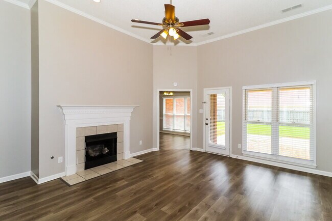 Foto del edificio - 9261 Chimneyrock Blvd.