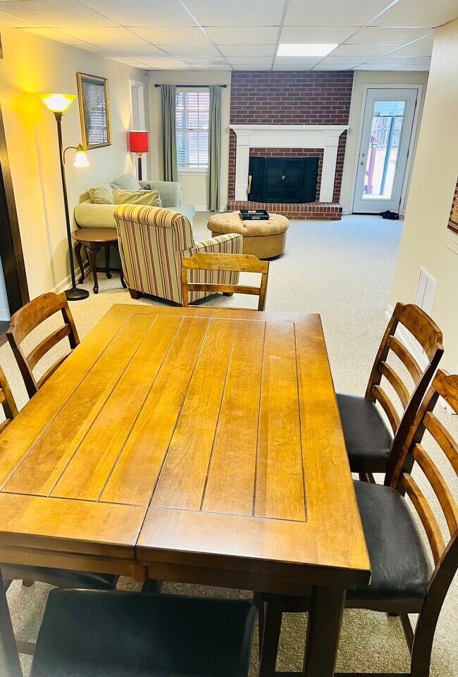 Building Photo - 425 Singletree Trce