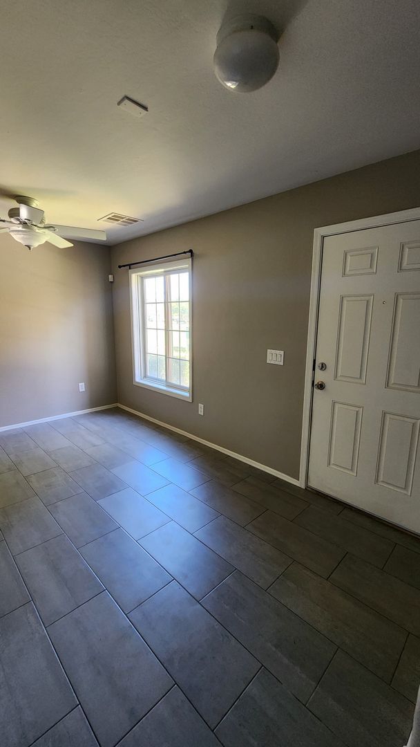 Building Photo - Charming 3 bed, 2.5 bath townhouse in Gilb...