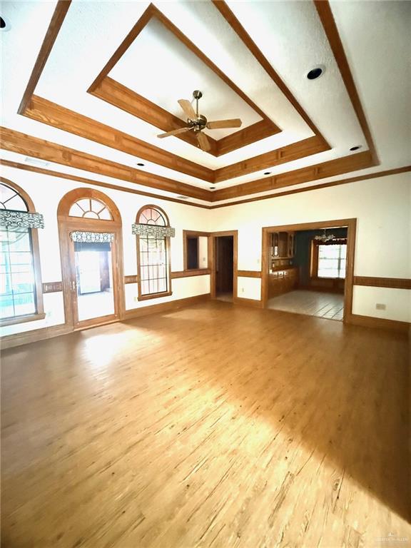 Building Photo - 125 E Kiwi Ave