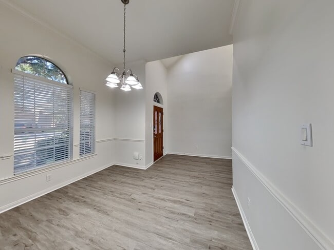 Building Photo - 907 Portsmouth Dr