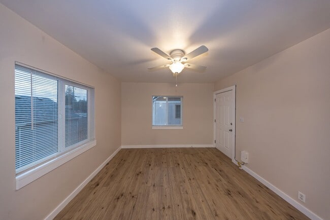 Photo - One bedroom duplex unit in Camas. - 2 blocks south of Crown Park Townhome