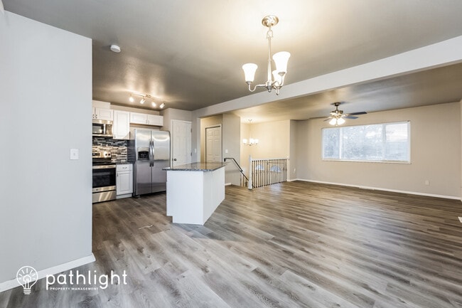 Building Photo - 4985 Montebello Dr