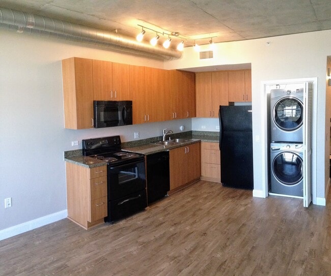 Building Photo - 1080 Park Blvd Unit 1308