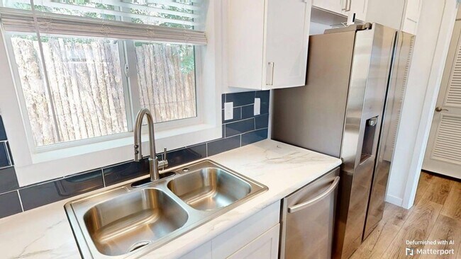 Foto del edificio - Clean new home in great location. close to downtown, parks, restaurants, shopping