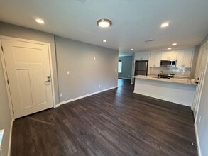 Building Photo - 32 Lovers Ln