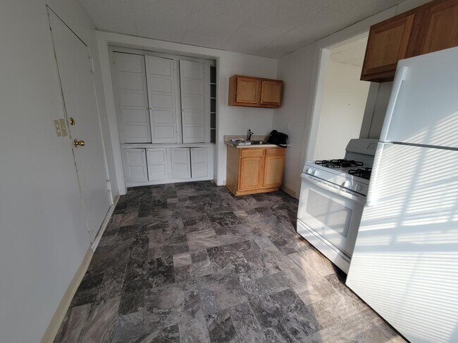 Foto del edificio - 448 Hawley Ave