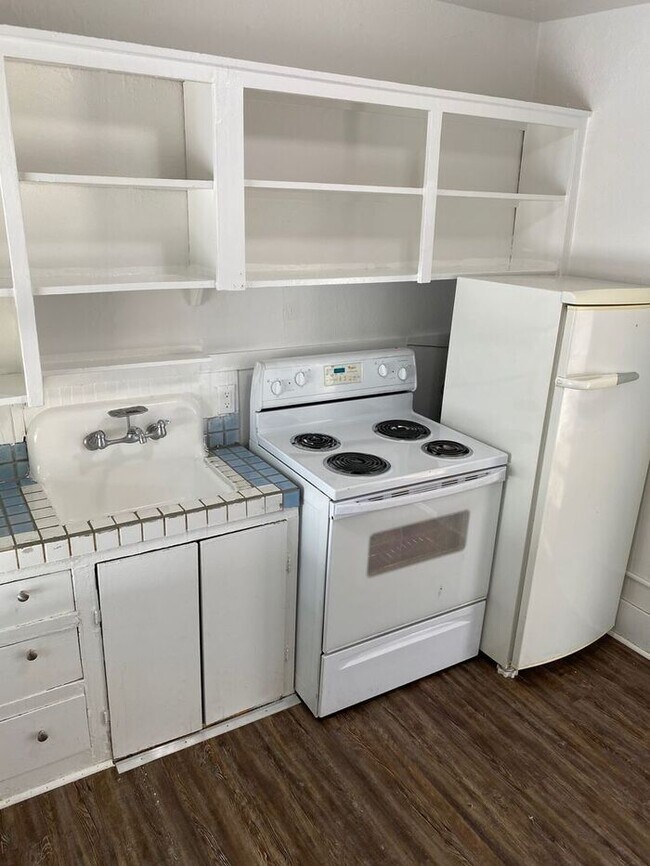 Building Photo - 1045 E Center Street -- Studio unit available