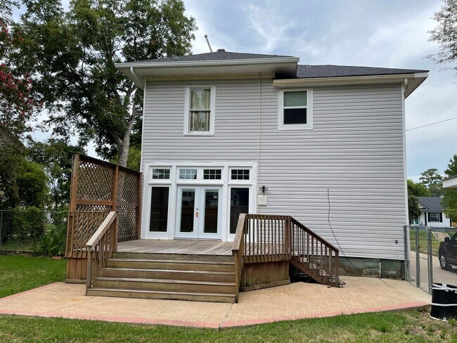 Building Photo - Incredible Historic Home For Lease