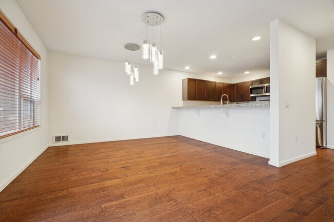 Foto del edificio - 555 Kirkland Way