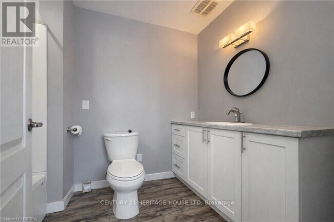 Building Photo - 33 Dumfries St