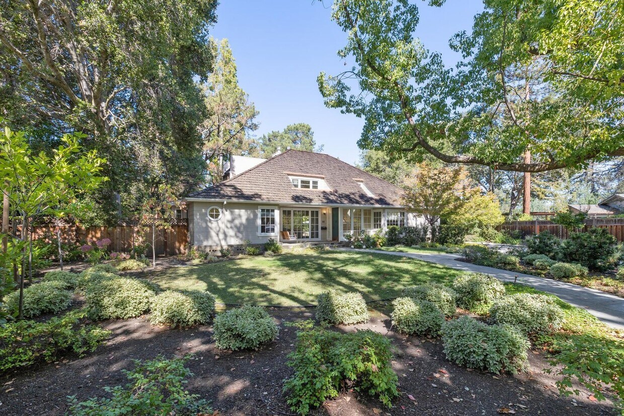 Foto principal - Beautifully Appointed Atherton Estate with...