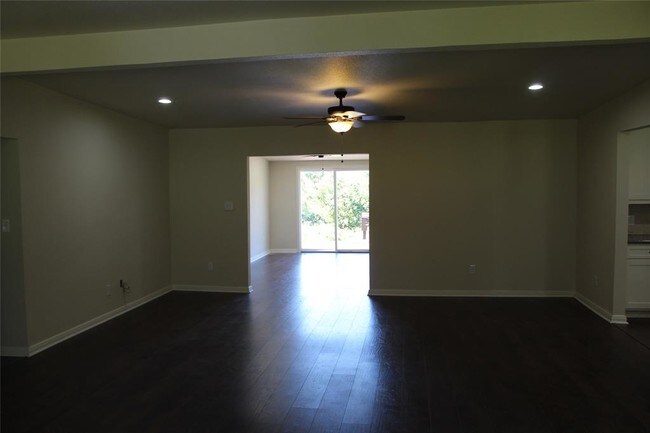 Foto del edificio - 23155 Landrum Village Dr
