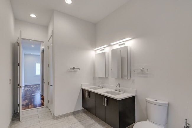 Building Photo - 326 Potts St