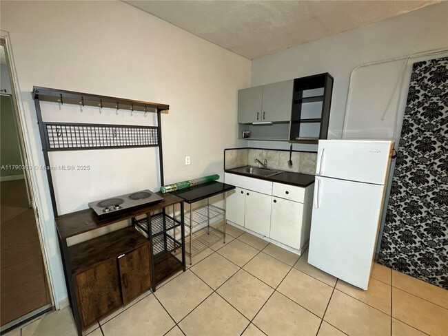 Foto del edificio - 16901 NW 51st Pl