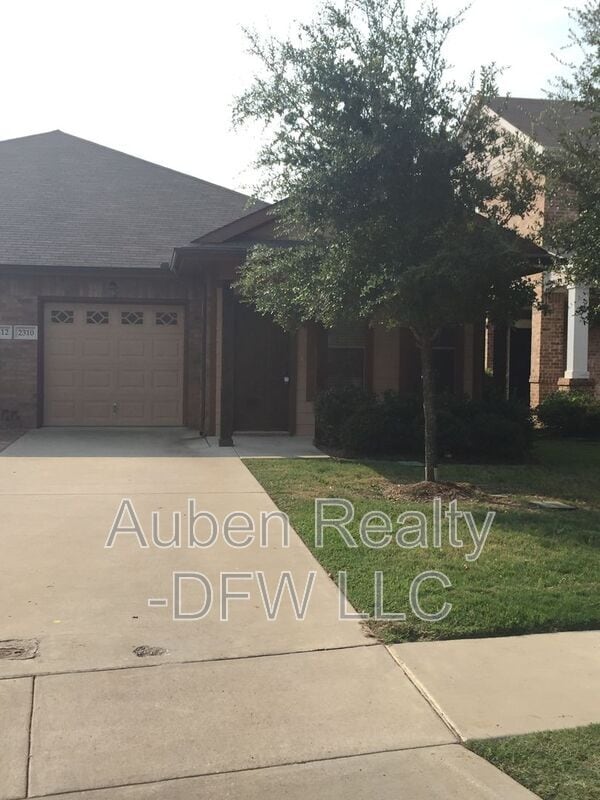 Photo - 2310 Wood River Parkway