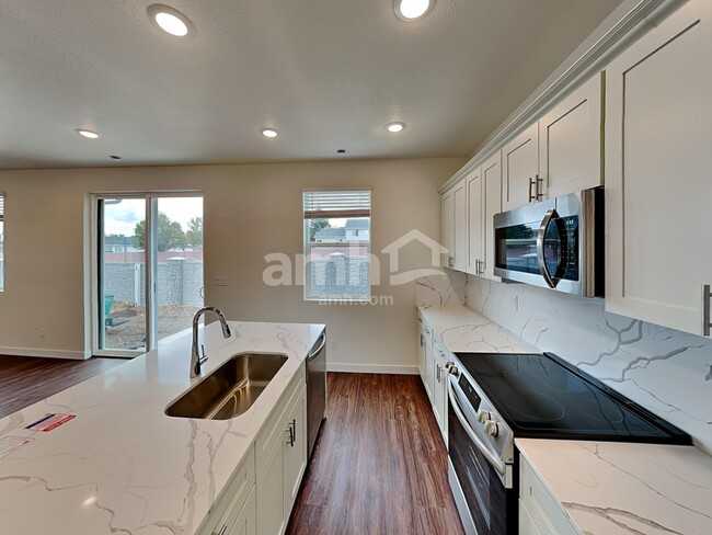 Building Photo - 8964 S John Annie Ln