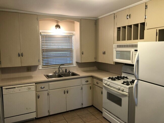 Foto del edificio - 823 N Pierce St