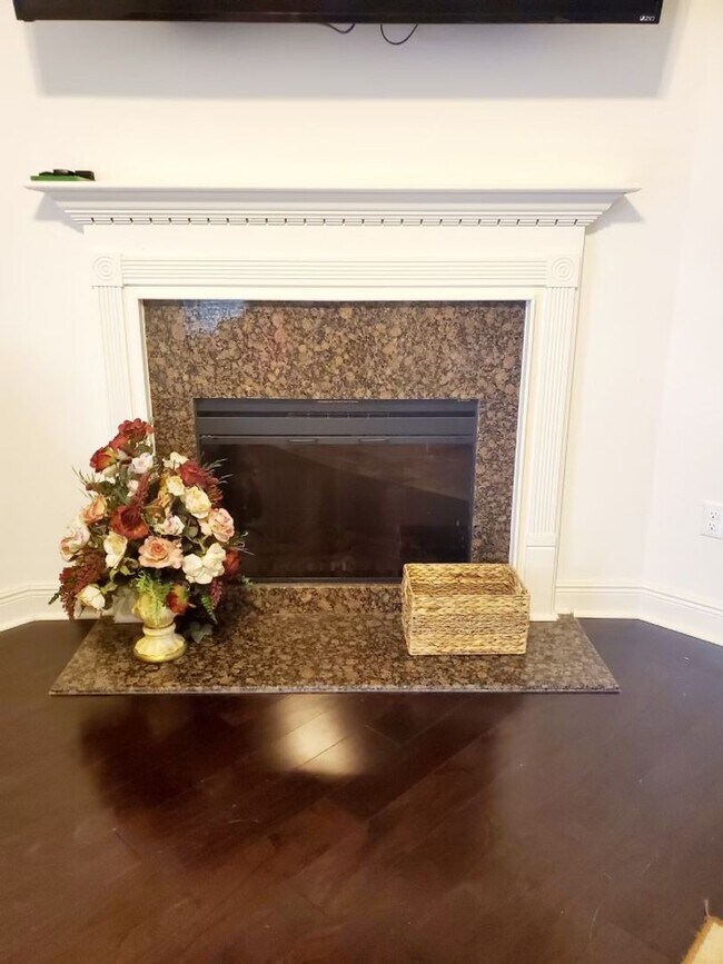 Building Photo - Beautiful 3 bedroom, 2 bath home in Moss B...