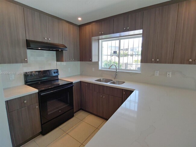 Building Photo - 1270 NW 39th St