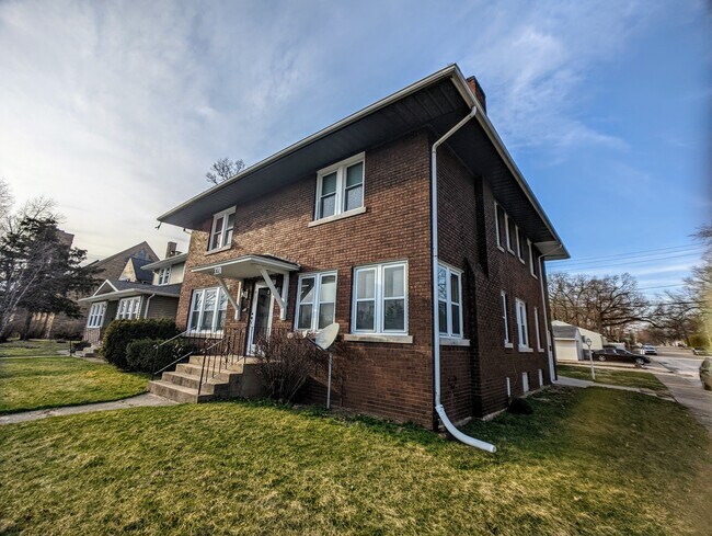 Building Photo - 1002 W Mishawaka Ave