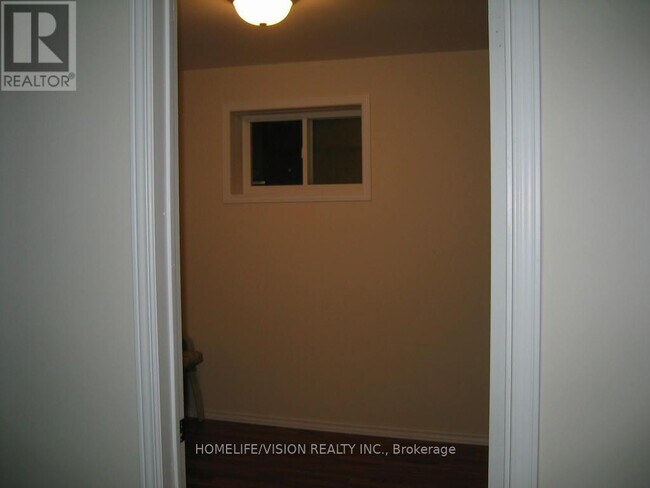 Building Photo - 19 Candlebrook Crescent