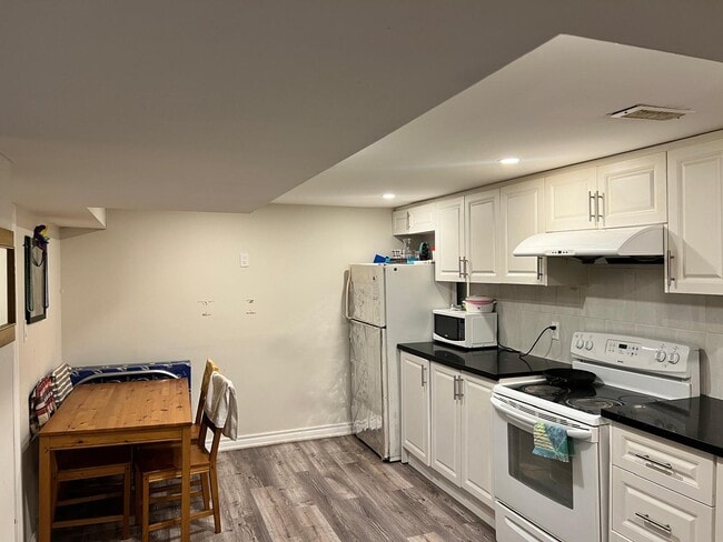 Building Photo - 116 Dorcot Ave