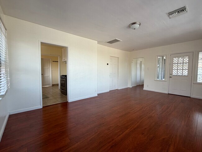 Building Photo - 10328 Silverton Ave