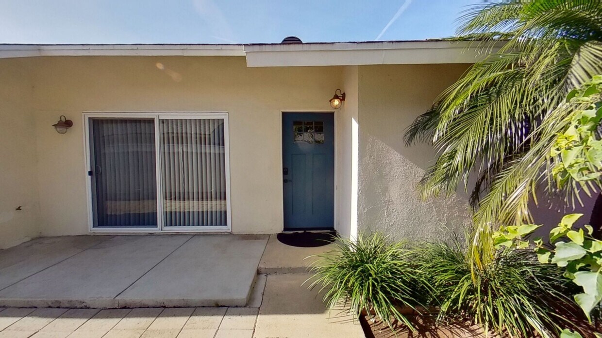 Primary Photo - 2 Bedroom, 1.5 Bathroom Home in Orange!