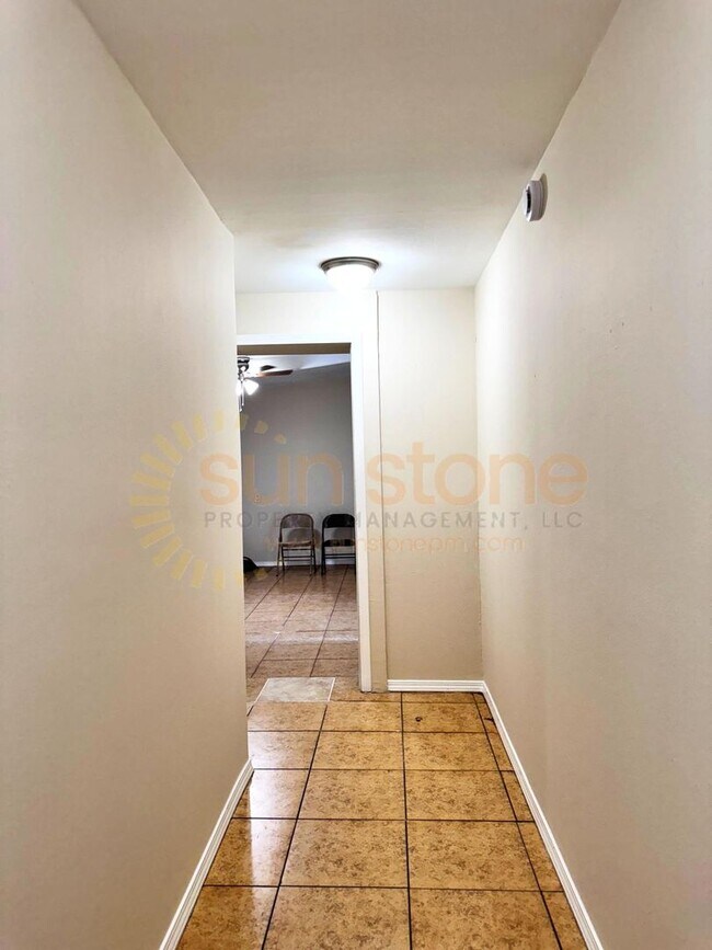 Foto del edificio - 844-852 E Mission Blvd