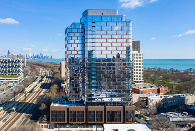 Building Photo - 5252