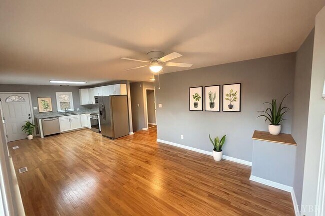 Foto del edificio - 251 Lakeview Dr