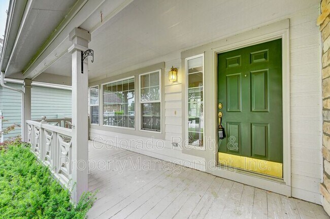 Foto del edificio - 16592 Oakmoor Pl