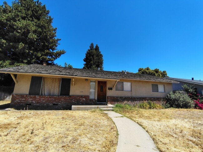 Building Photo - 1136 Cambridge Ct