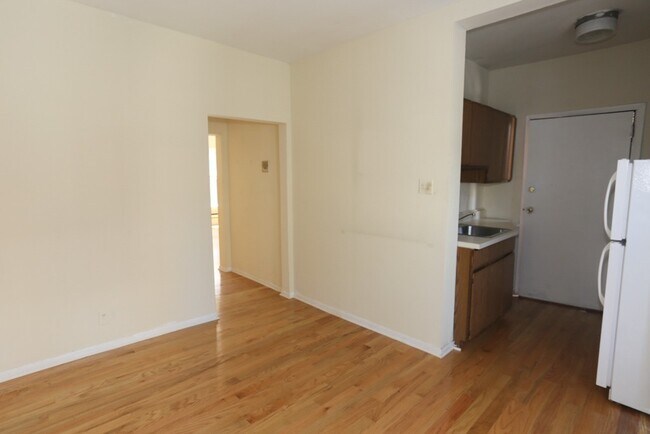 Foto del edificio - 714 W Barry Ave