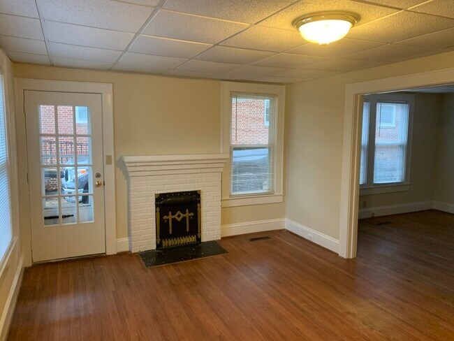 Foto del edificio - 594 Spring St SW