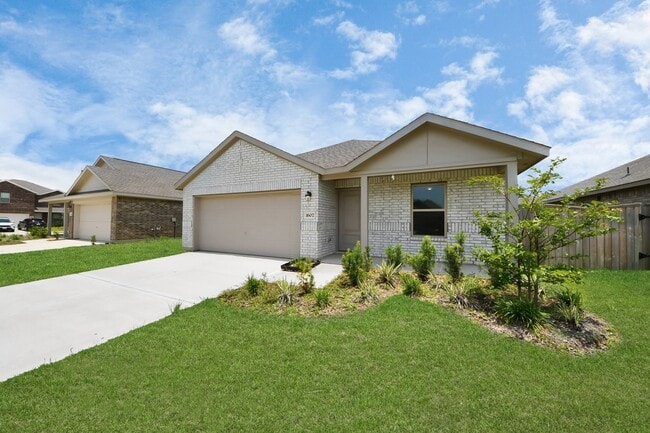Building Photo - 1607 Red Oak Dr