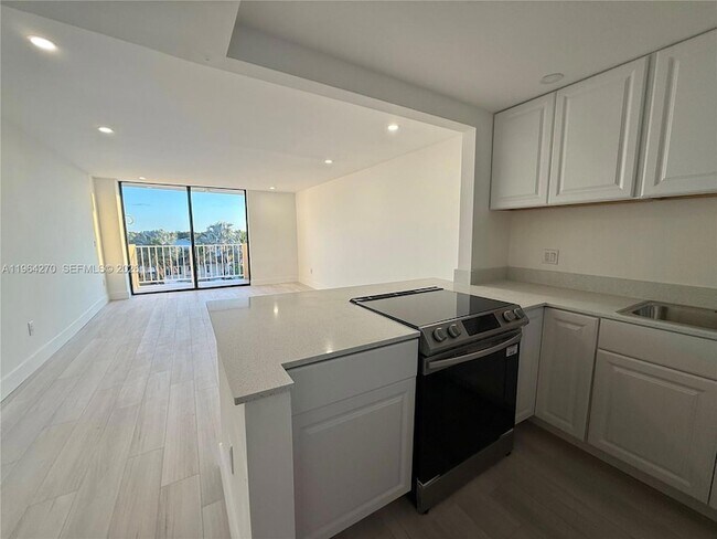 Building Photo - 2350 NE 135th St