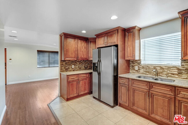 Foto del edificio - 1314 O'Melveny Ave