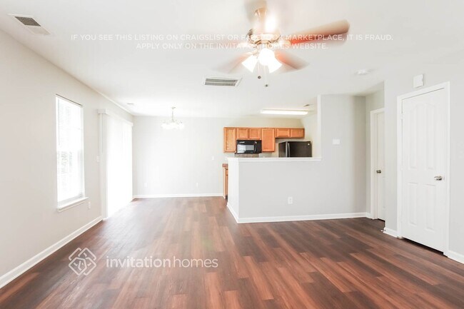 Foto del edificio - 8346 Wallace Glen Dr
