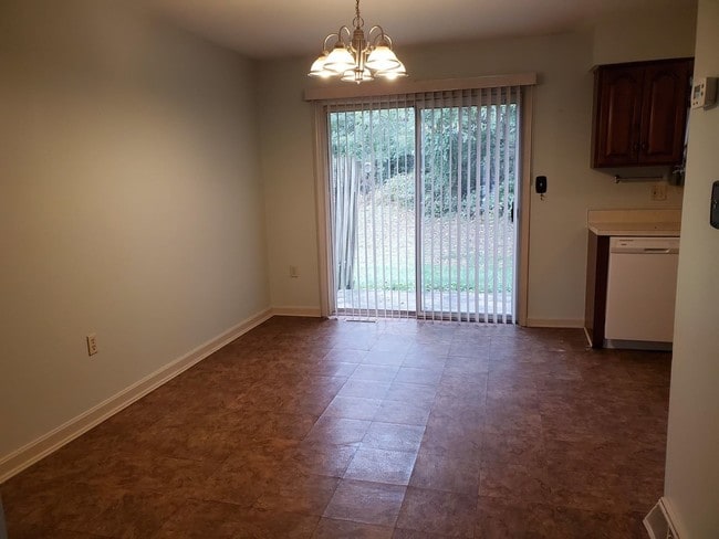 Building Photo - 3 br, 1.5 bath House - 470 Dohner Dr.