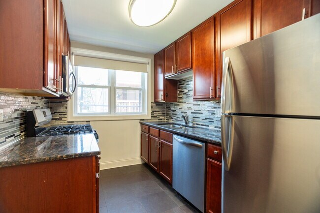Building Photo - 2622 W Catalpa Ave