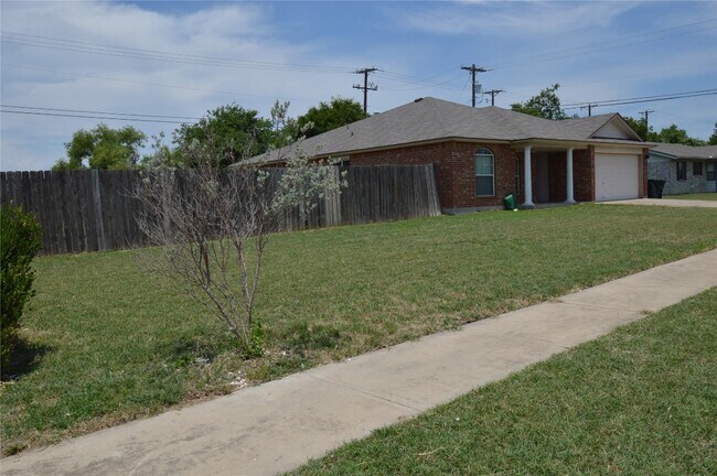 Foto del edificio - 1809 Herndon Dr