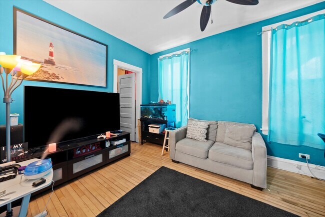 Foto del edificio - 2728 N Drake Ave