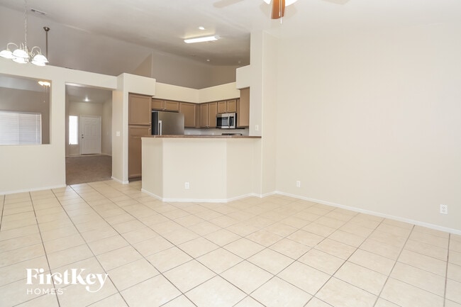 Foto del edificio - 3452 Canter Dr