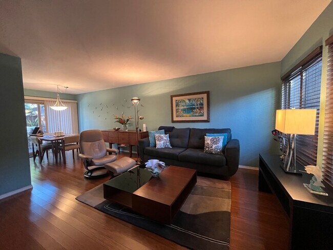 Foto del edificio - FURNISHED Charming 2-Bedroom, 1.5-Bath Con...