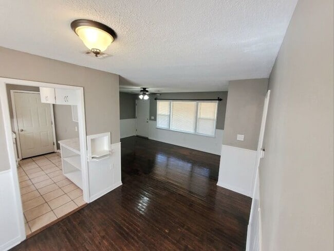 Building Photo - 2 Bed 1 Bath Home in the Bill Atkinsons Ra...