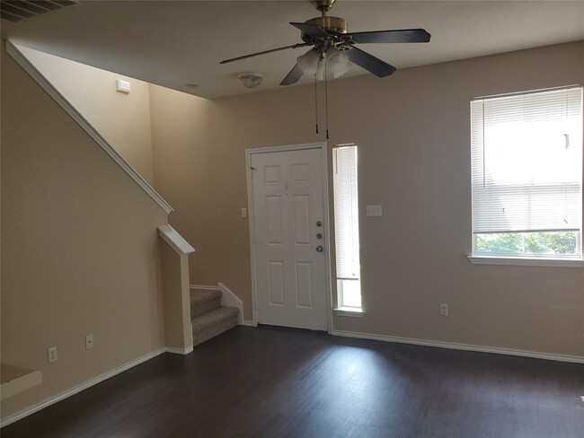 Foto del edificio - 13704 Harris Ridge Blvd
