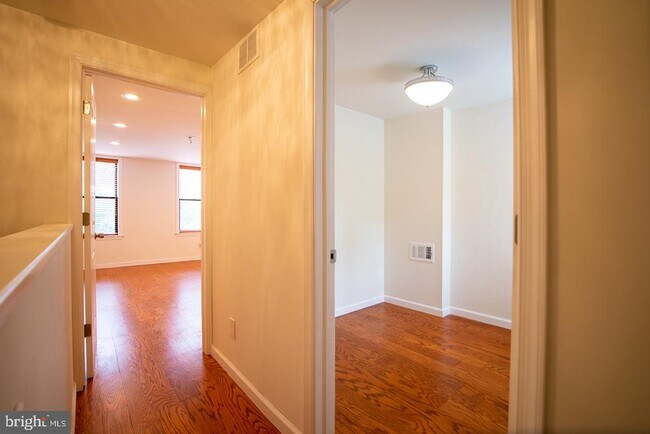 Foto del edificio - 2207 Montrose St